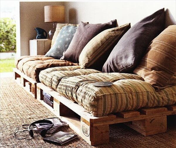 Upcycling a Pallet Couch | 101 Pallets