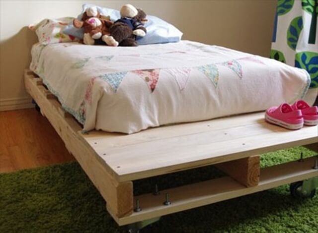 Kids Pallet Bed: Give Your Kid a Refreshing Sleep  101 Pallets