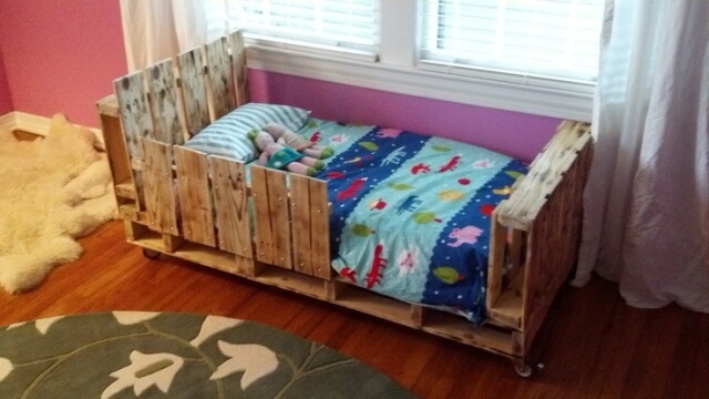 pallet-toddler-bed.jpg