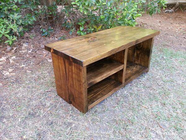 Rustic Pallet Bench with Shoe Rack | 101 Pallets