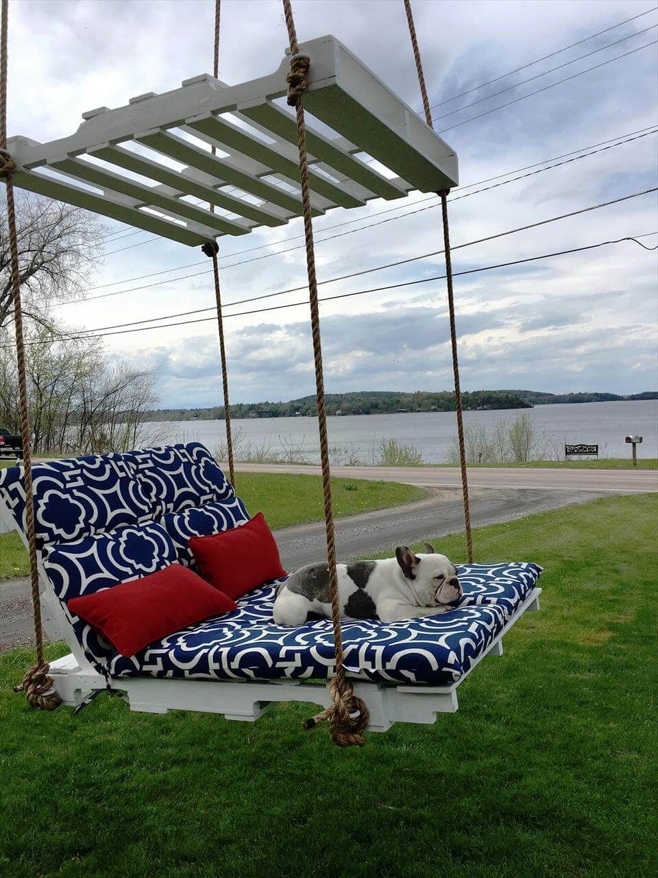 DIY Pallet Lounge Swing - Step by Step | 101 Pallets
 Pallet Patio Swing