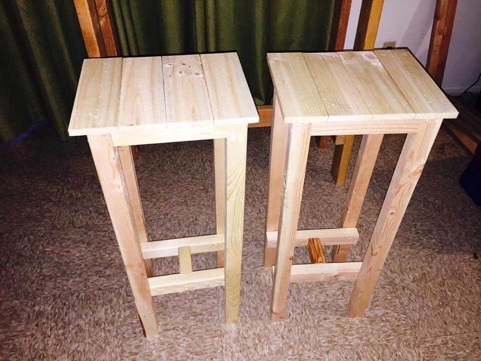 DIY Pallet Bar Table with Stools | 101 Pallets