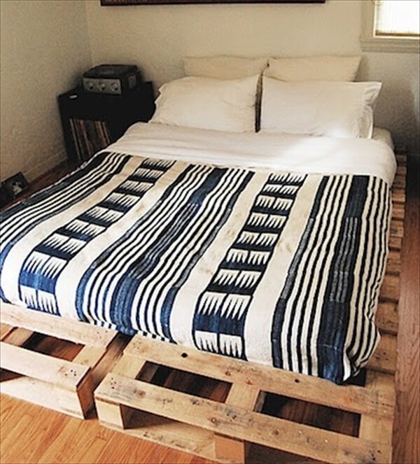 13 Inexpensive Wooden Pallet Bed Frame | 101 Pallets