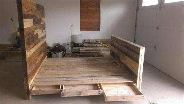 13 Inexpensive Wooden Pallet Bed Frame | 101 Pallets