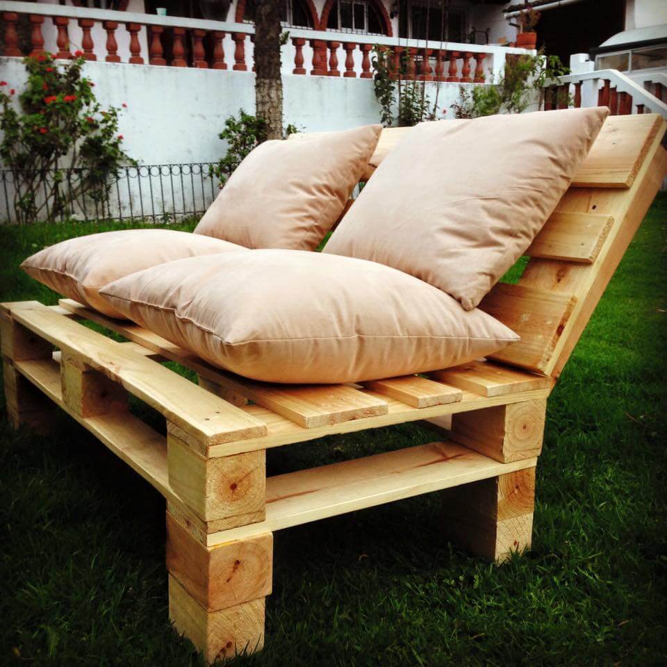 Pallet Patio Sofa Set / Porch Furniture | 101 Pallets